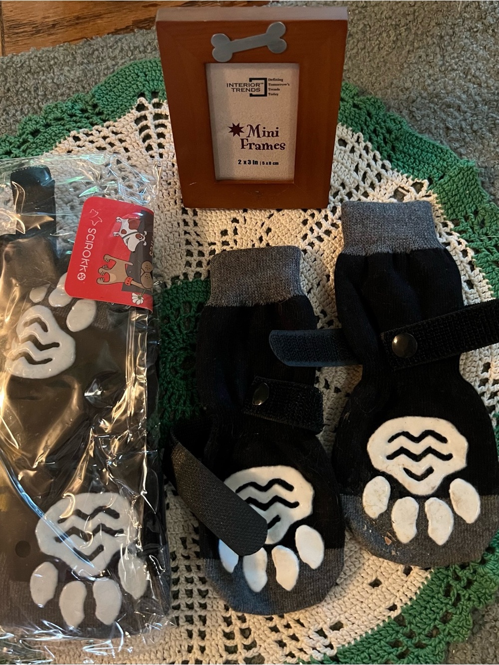 All New 1 Full set of 4 & One half Set of Two Pet Socks Bonus Frame